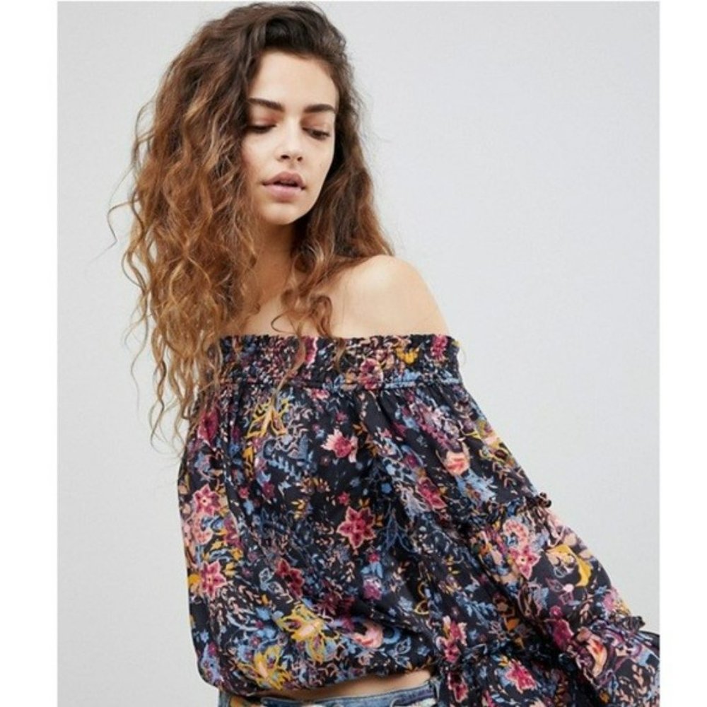 Free People • Free Spirit Off the Shoulders Bell Sleeve Top || Medium - Picture 3 of 5